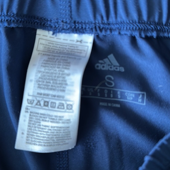 Small adidas golf dress with shorts - Picture 9 of 9